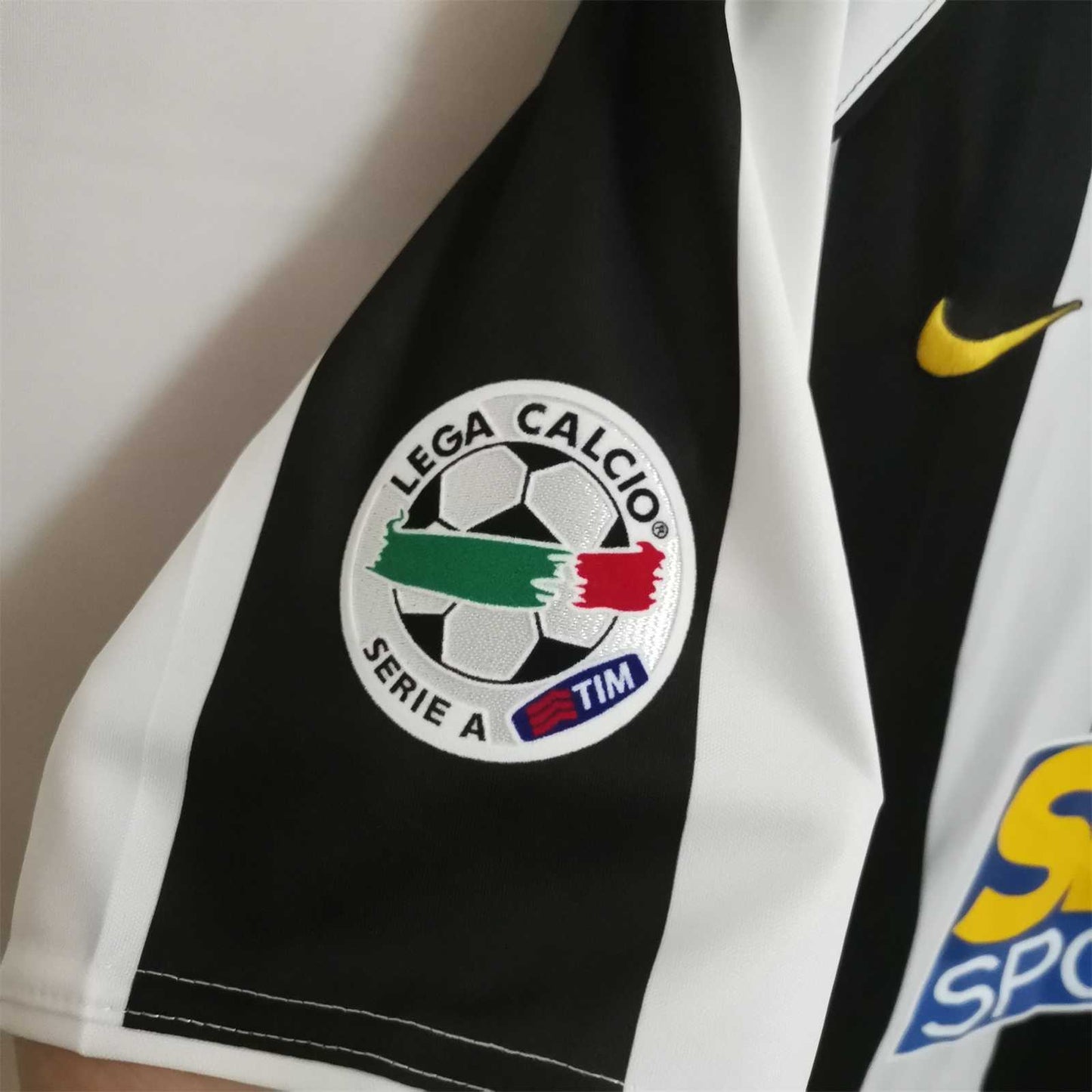 Juventus 2004-05 Retro Home Jersey
