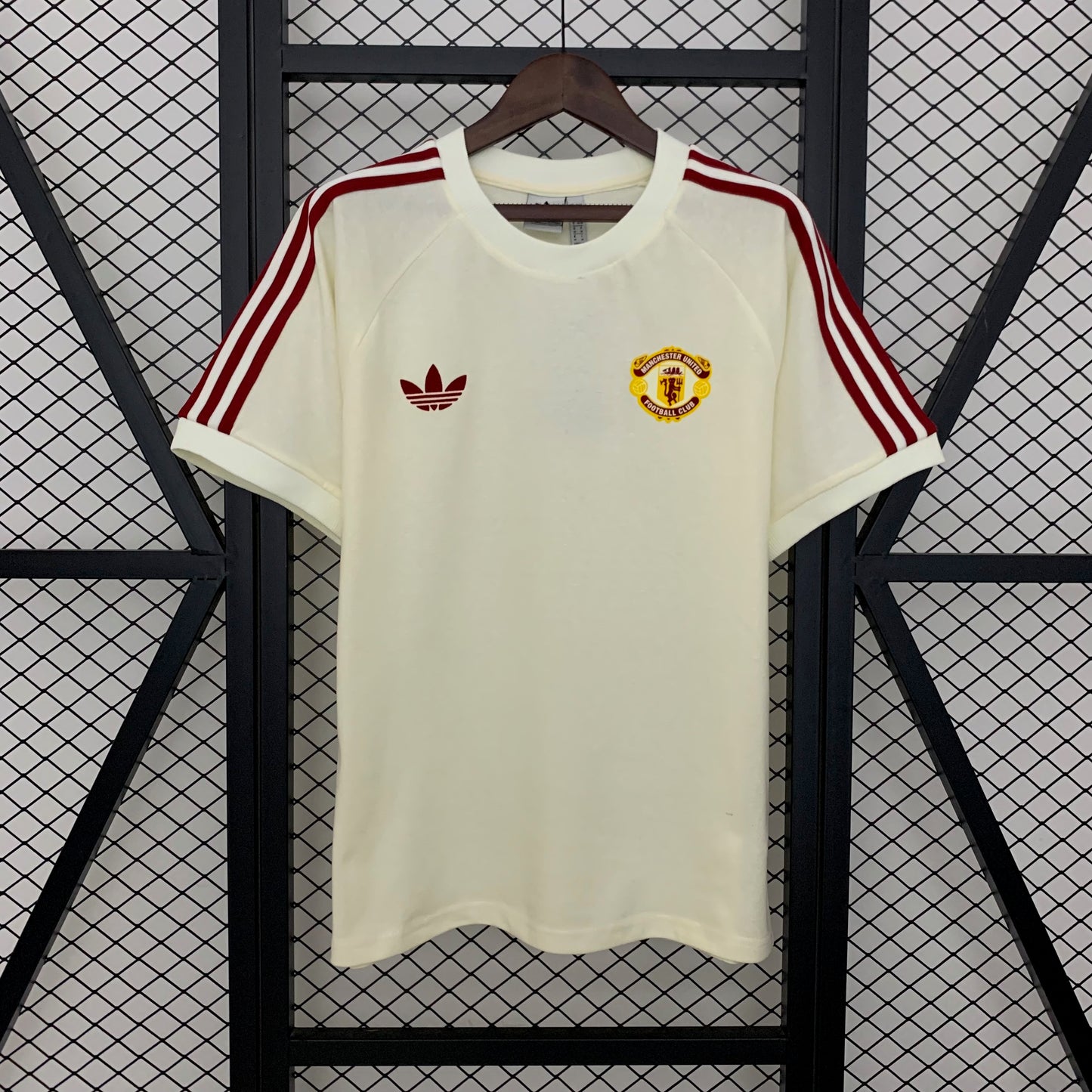 Manchester United Adicolor Classics Kit