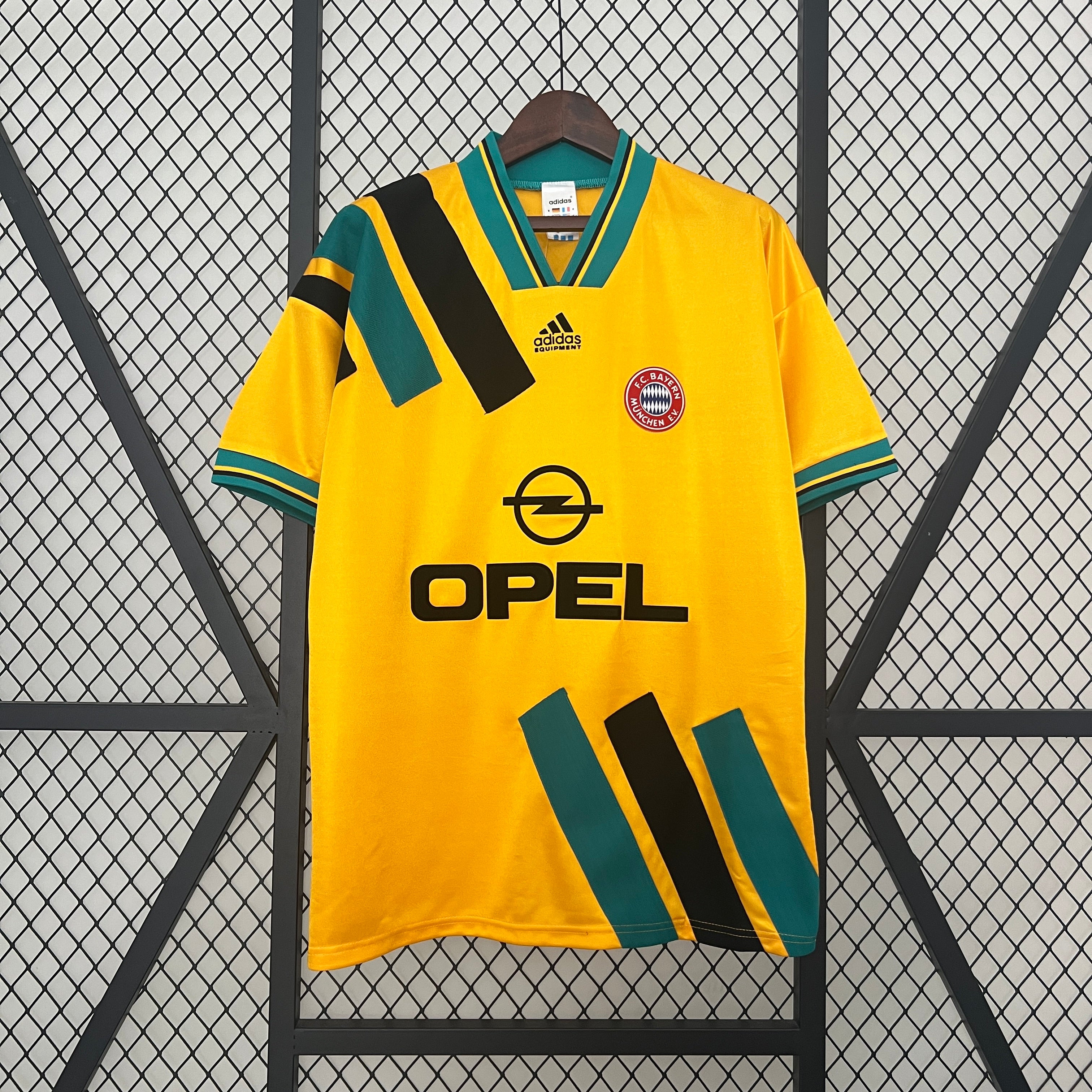 Bayern Munich 93/95 Away