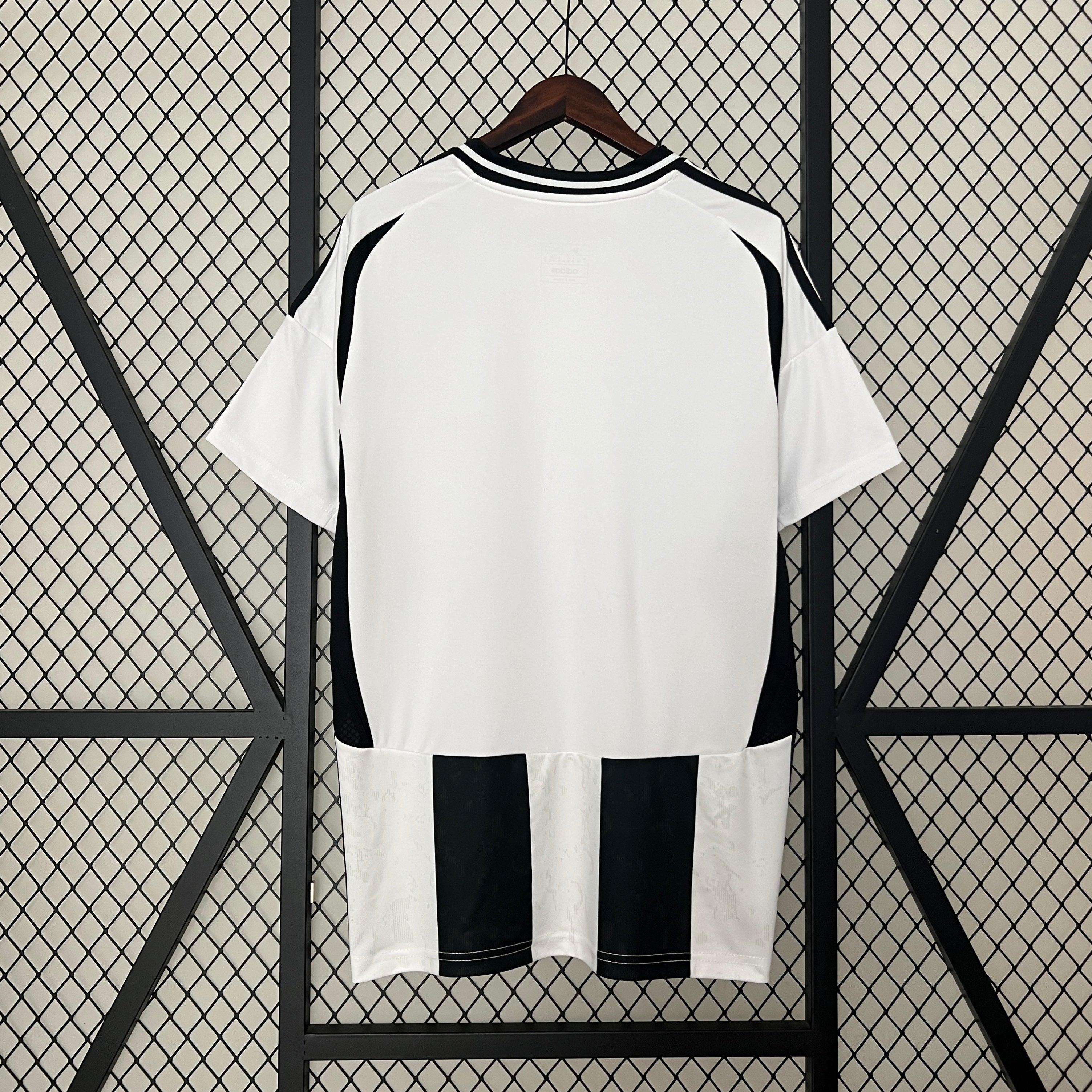 Juventus Home 24/25 Kit