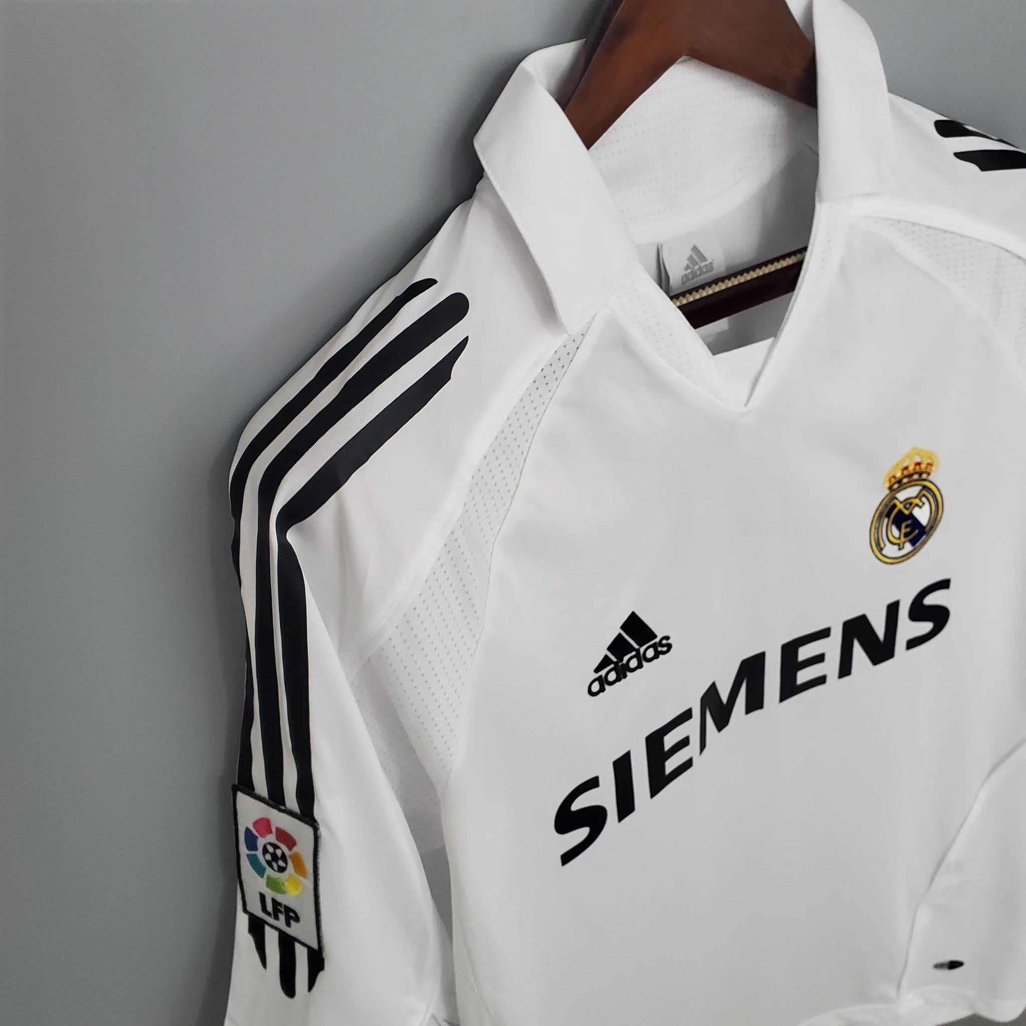 Real Madrid 2005-06 Home Jersey