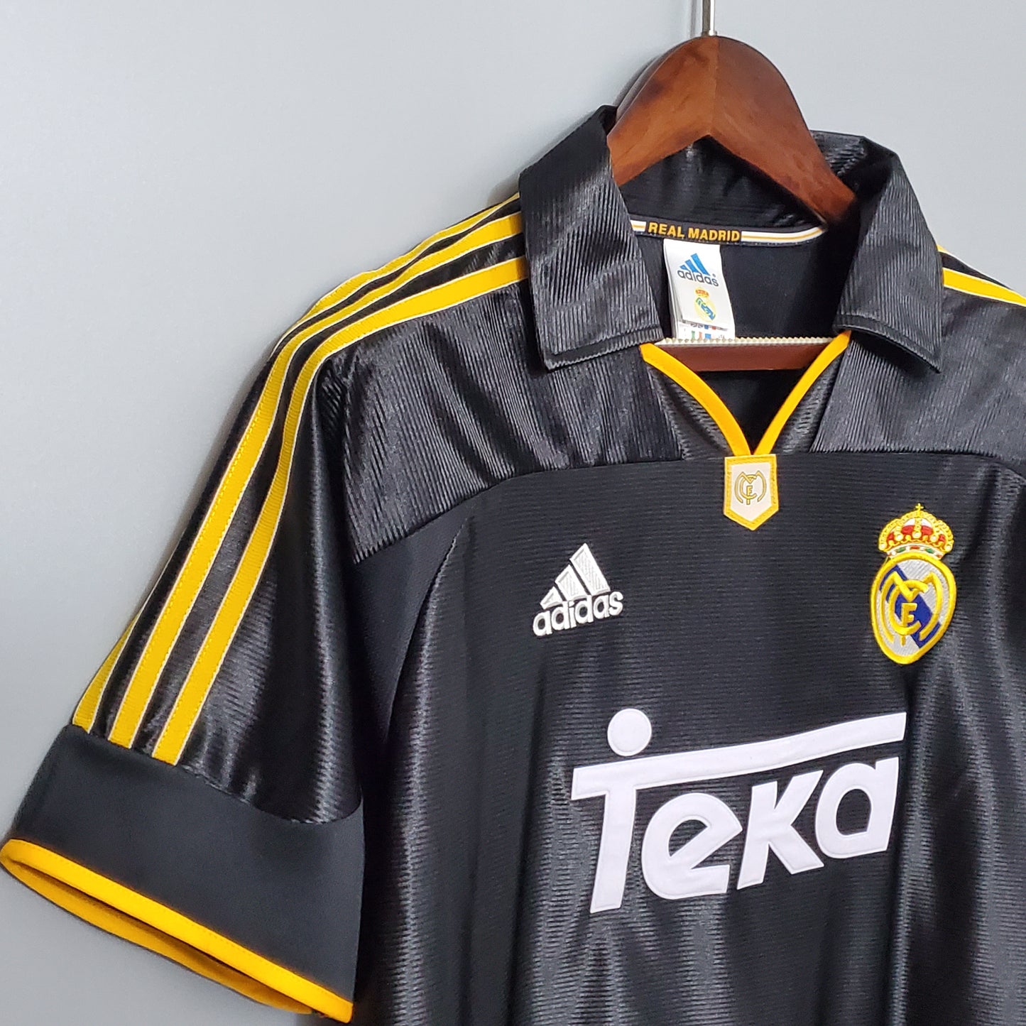 Real Madrid 1998-99 Away Retro Jersey