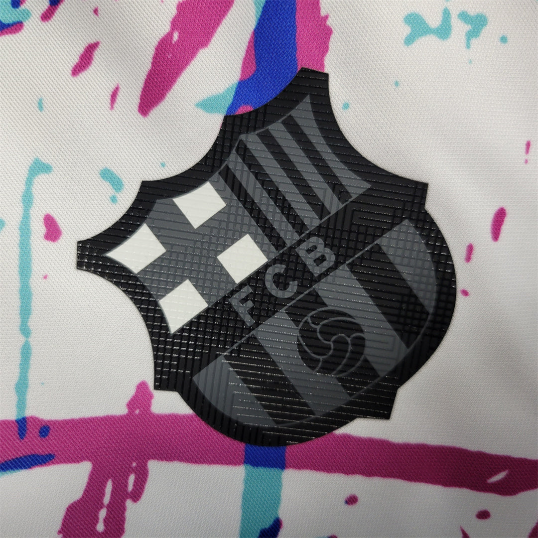 FC Barcelona's Crest Inspires Striping Pattern for 2021-22 Home Kit –  SportsLogos.Net News