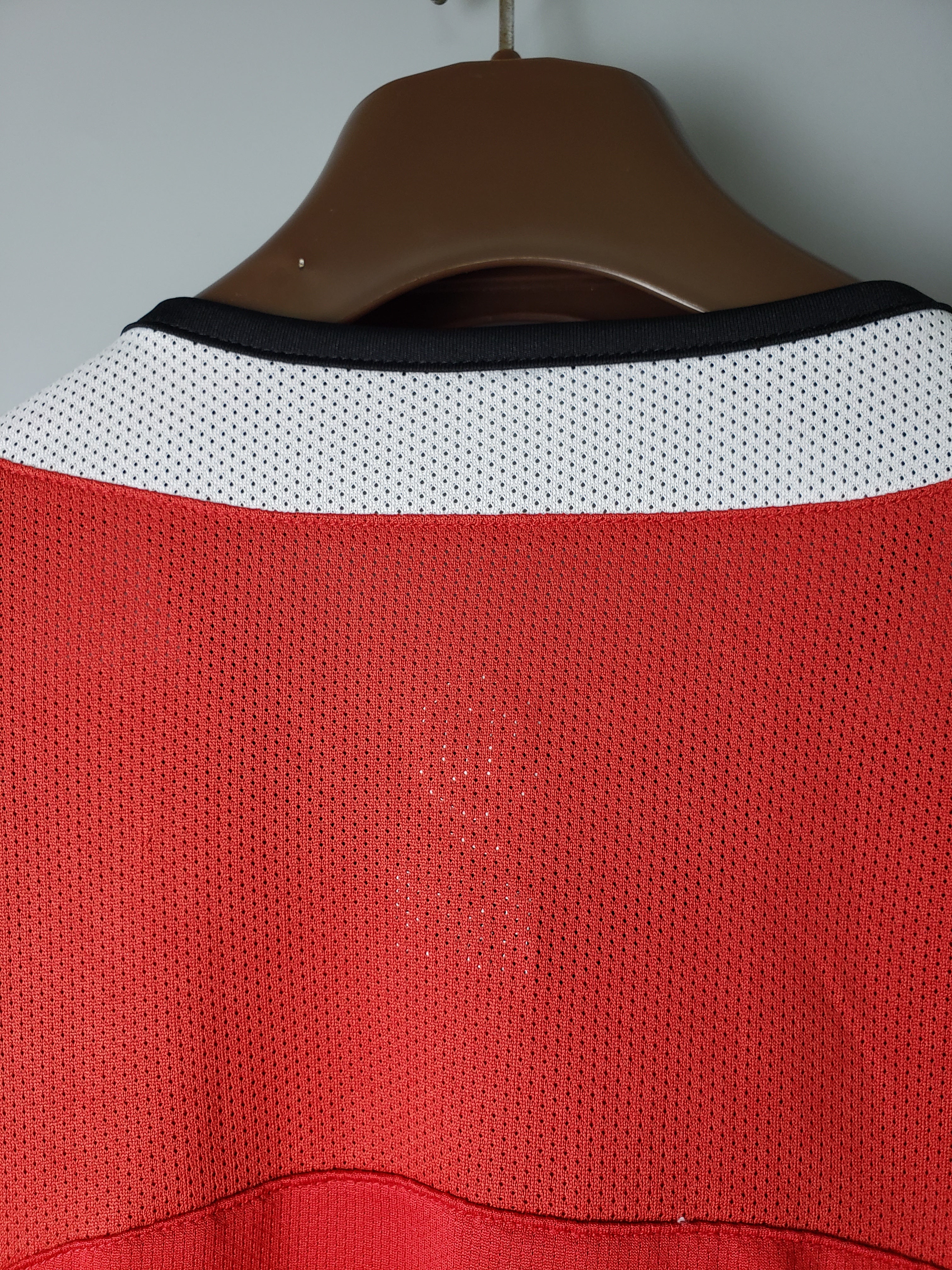 Manchester United 2005-06 Retro Long Sleeve Jersey