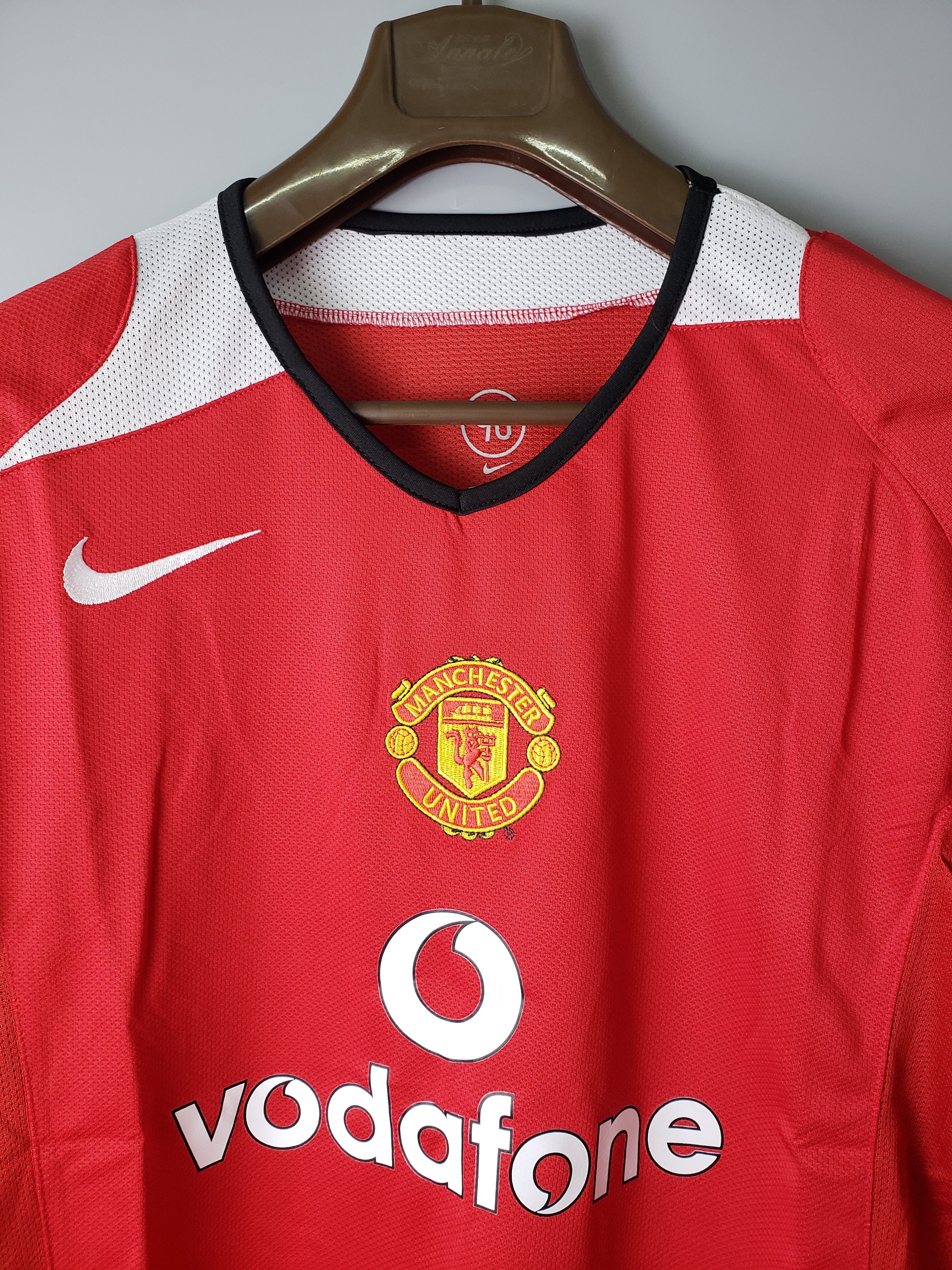 Manchester United 2005-06 Retro Long Sleeve Jersey
