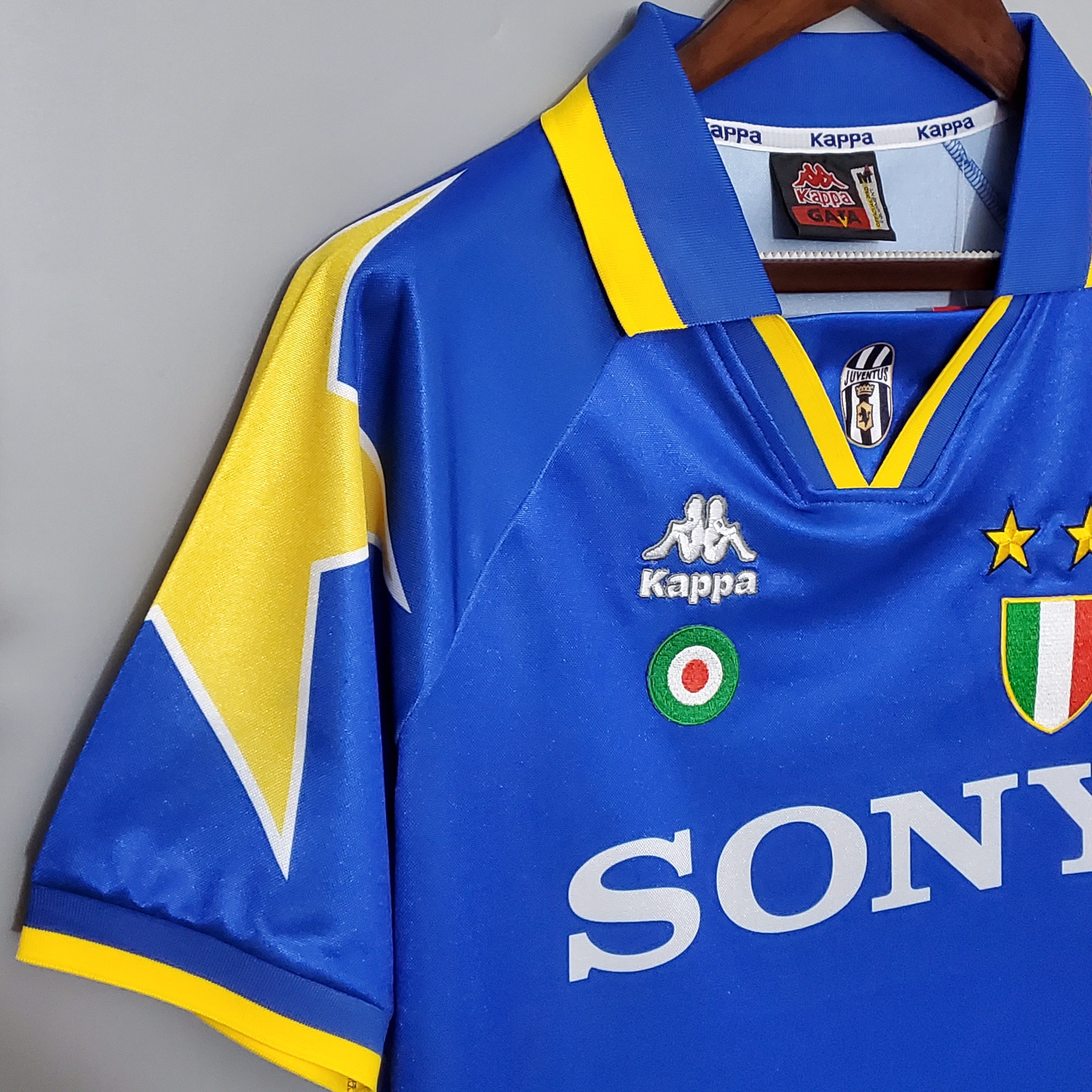 Juventus 1995-97 Retro Away Jersey